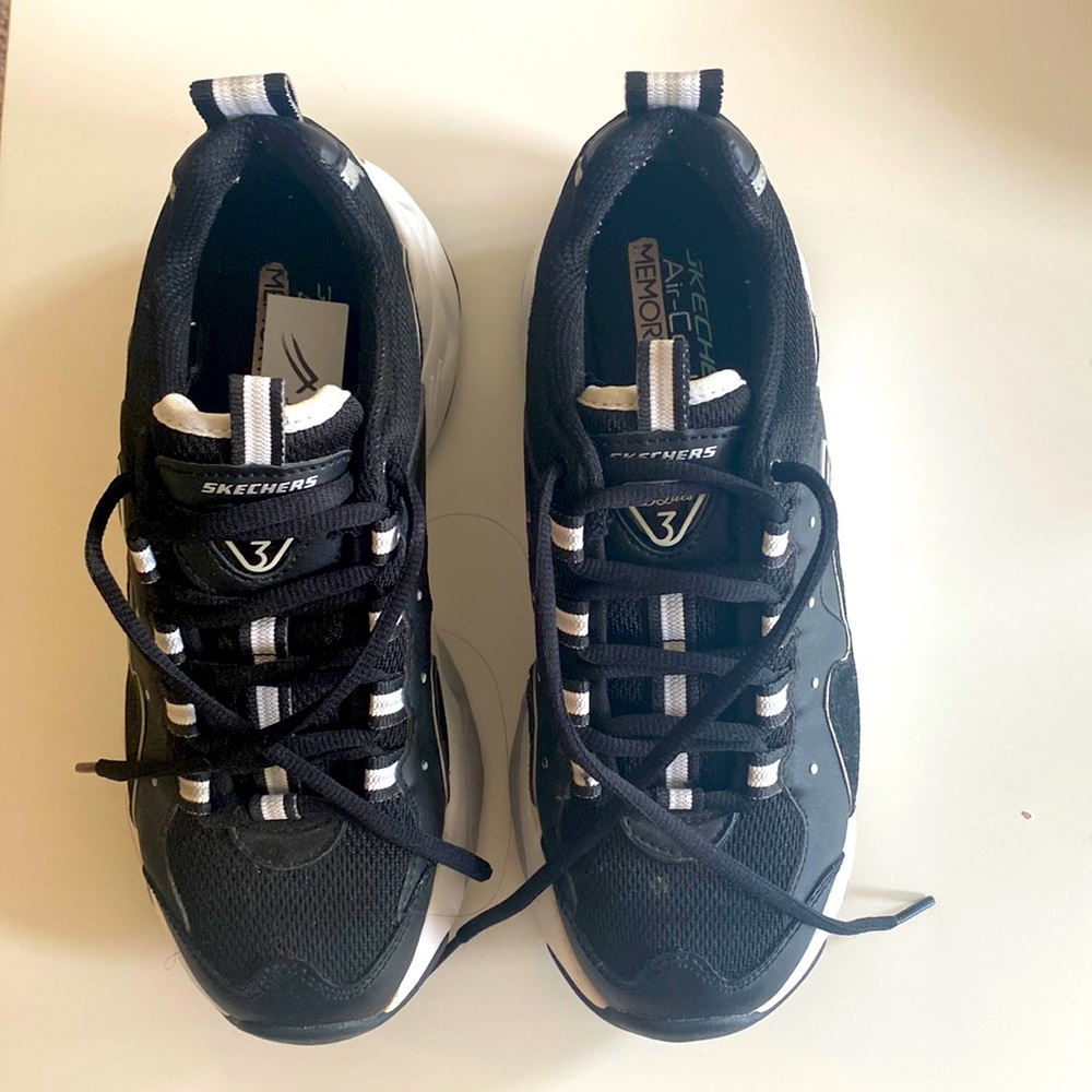 New B&W Sketchers D’Lites 3 Trainers with tag on